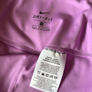 Never worn Nike leggins